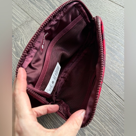 Lululemon Everywhere Belt Bag *New Year in Rabbit All Over Print Red Multi - Picture 4 of 8